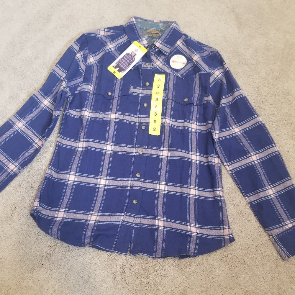 NWT Navy and Pink Snap Close Flannel